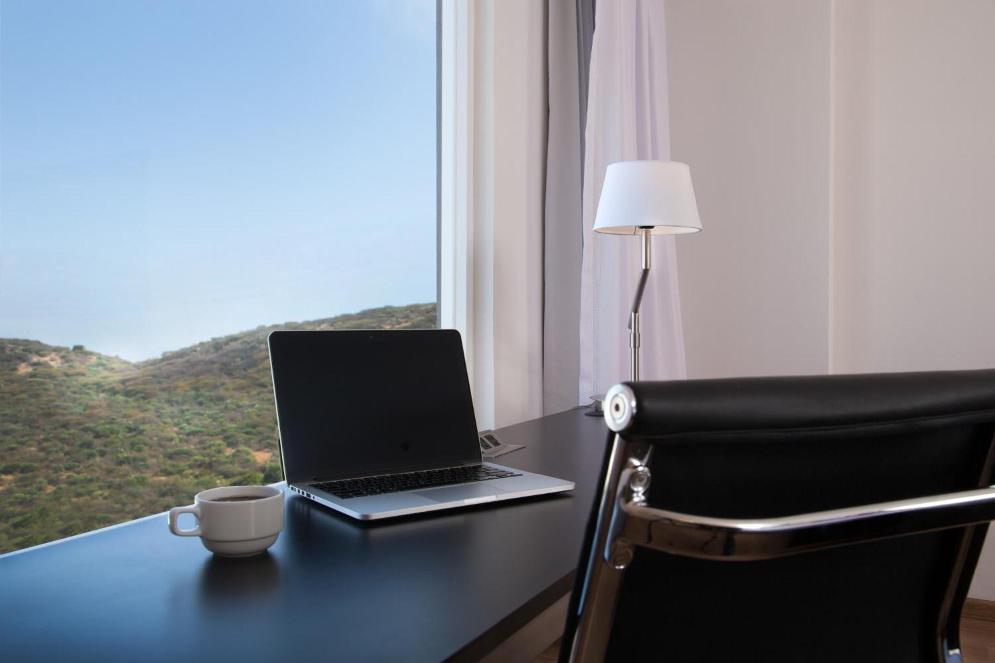 Fiesta Inn Guadalajara Aeropuerto Las Pintas Экстерьер фото